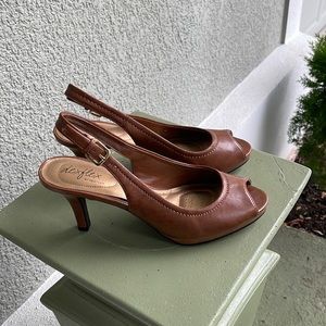 Dexter Brown Platform, Size 7W
